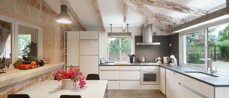 Réfrigérateur, micro-ondes, four, lave-vaisselle