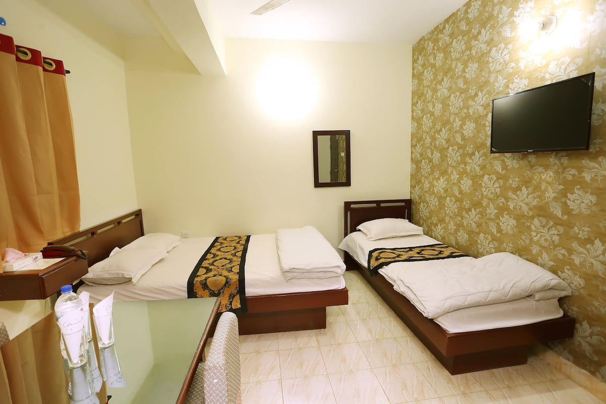 Kamar Quadruple Keluarga | Meja kerja, kedap suara, dan Wi-Fi gratis