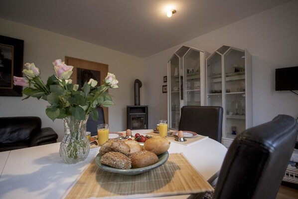 Kühlschrank, Mikrowelle, Herdplatte, Geschirrspüler