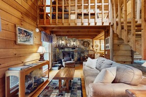 Fernseher, Kamin, DVD-Player, Stereoanlage