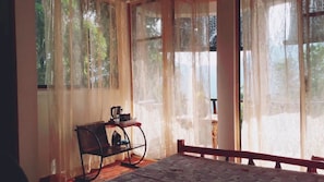 3 chambres, fer et planche à repasser, Wi-Fi, draps fournis
