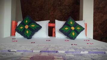 3 chambres, fer et planche Ă repasser, Wi-Fi, draps fournis