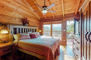 1 bedroom, iron/ironing board, internet, bed sheets - Inviting cabin w/ mountain views, private indoor hot tub, gas grill, & deck (Blue Ridge)