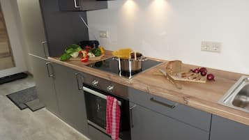 Fridge, microwave, stovetop, coffee/tea maker