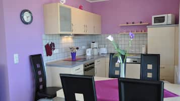 Kühlschrank, Mikrowelle, Ofen, Geschirrspüler