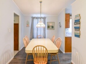 Dining - 3 BR 2 Bath Home featuring spacious deck 2 living areas 2 Community pools (Ocean City)