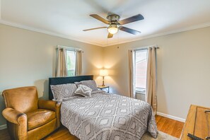2 bedrooms, iron/ironing board, Internet, bed sheets - Modern Nashville Vacation Home ~ 3 Mi to Downtown! (Nashville)