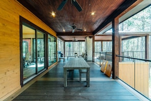 Outdoor dining - Seven Story Mountain Lodge - High-End Luxury in the Heart of Hochatown (Broken Bow)