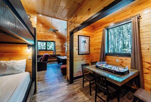 6 bedrooms, internet, bed sheets