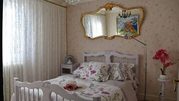 2 bedrooms, iron/ironing board, free WiFi, bed sheets