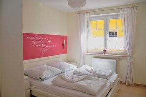 3 bedrooms, travel cot, WiFi