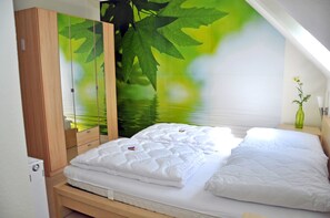 Unclassified image, 5 of 10, button - 3 room upper floor - Apartment Ferienhaus Müritzwelle - Ferienwohnungen / (Röbel/Müritz)