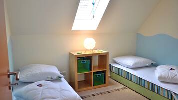 3 bedrooms, travel cot, WiFi