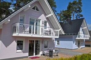 Exterior - 3 room upper floor - Apartment Ferienhaus Müritzcharme - Ferienwohnungen / (Röbel/Müritz)