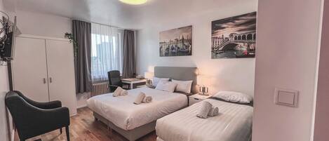 獨特裝潢、布置獨特、書桌、筆電工作空間