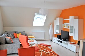 Televisión y chimenea 