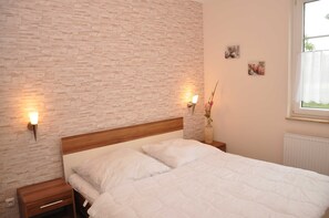 3 bedrooms, travel cot, WiFi - 3 room first floor - Apartment Ferienhaus Müritzstern - Ferienwohnungen / (Röbel/Müritz)