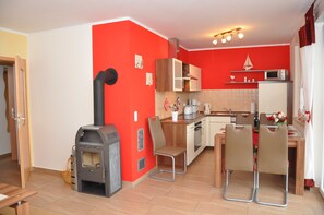 Kühlschrank, Mikrowelle, Ofen, Geschirrspüler