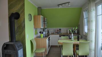 Kühlschrank, Mikrowelle, Ofen, Geschirrspüler