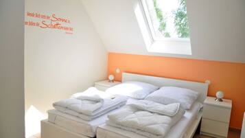 3 bedrooms, travel crib, WiFi