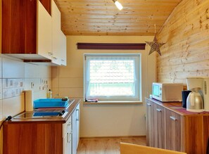 Fridge, microwave - Vacation apartment Kamila 2 - Ferienwohnung-Kamila TH-Montageservice (Boxberg/Oberlausitz)