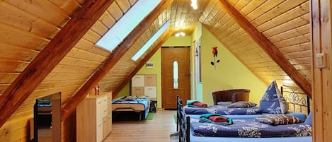 1 bedroom, bed sheets