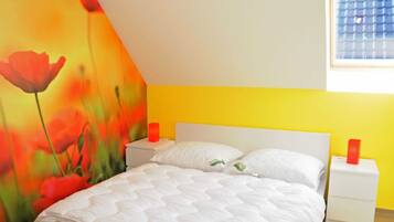 2 bedrooms, travel crib, WiFi