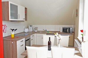 Unclassified image, 5 of 11, button - 3 room upper floor - Apartment Ferienhaus Müritzlust - Ferienwohnungen / (Röbel/Müritz)