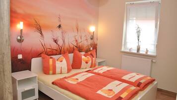 4 bedrooms, travel crib, WiFi