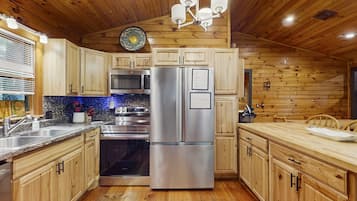 Geladeira, micro-ondas, fogão, cooktop