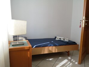 2 bedrooms, iron/ironing board, Internet, bed sheets