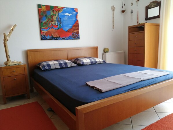 2 bedrooms, iron/ironing board, Internet, bed sheets