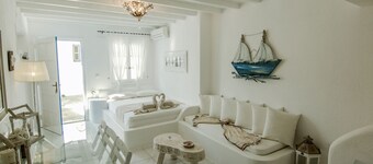 Royal Gem by Mykonos (Super Clean Pool Maisonette)