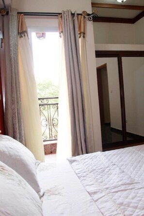 Business Apartment, 2 Bedrooms | Desk, laptop workspace, iron/ironing board, free WiFi