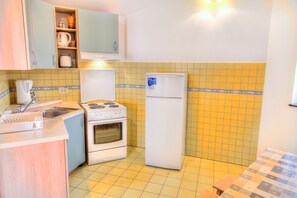 Réfrigérateur, four, plaque de cuisson, lave-vaisselle