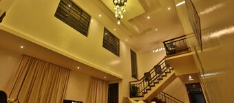 Shallydeck P'house est un chez-soi situé dans la banlieue verdoyante de Nairobi.