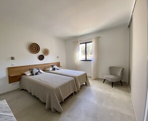 3 bedrooms, in-room safe, iron/ironing board, travel crib