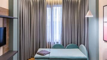 Habitación triple Deluxe | Caja de seguridad en la habitación, escritorio y insonorización