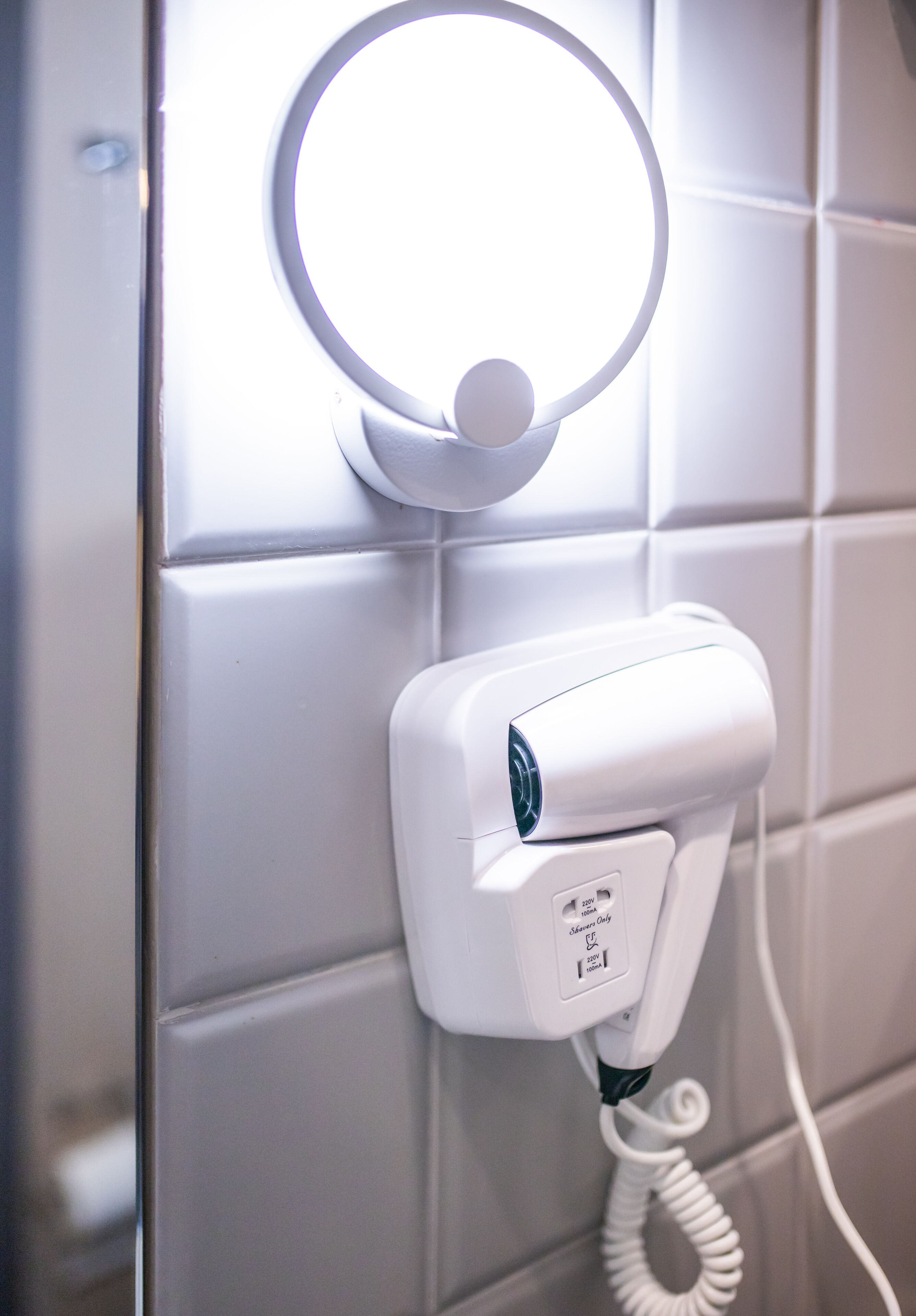 shower, rainfall showerhead, free toiletries, hair dryer