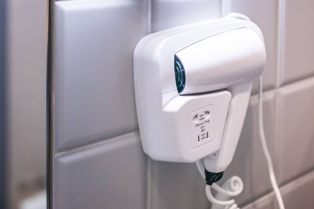 shower, rainfall showerhead, free toiletries, hair dryer