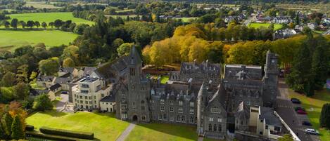 المنشأة من الخارج