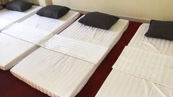 8 bedrooms, WiFi