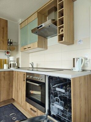 Kühlschrank, Mikrowelle, Geschirrspüler