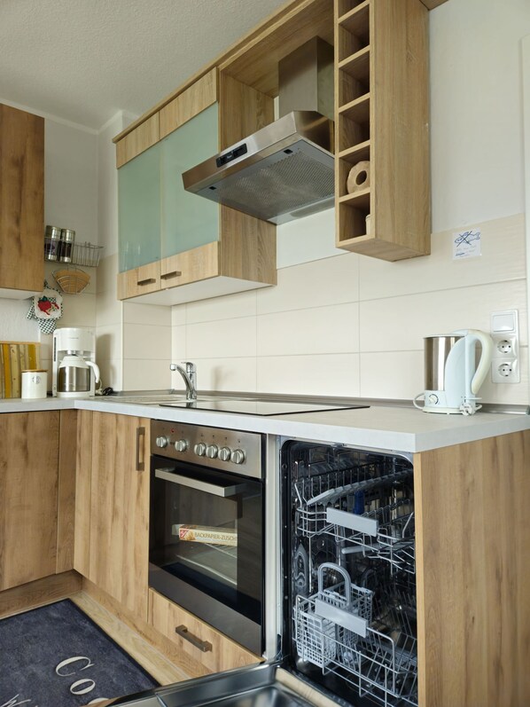 Kühlschrank, Mikrowelle, Geschirrspüler