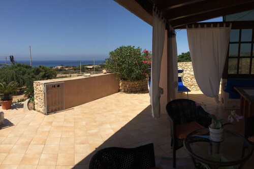 Lampedusa catatteristic dammuso sea view, 200mt distant, 180°