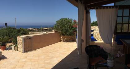 Lampedusa catatteristic dammuso sea view, 200mt distant, 180°