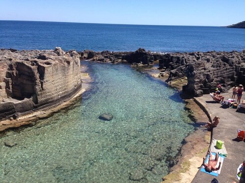 Salento apartamento de tres habitaciones en una villa junto al mar