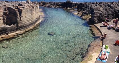 Salento apartamento de tres habitaciones en una villa junto al mar