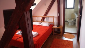 Tabla de planchar con plancha, wifi gratis y ropa de cama 