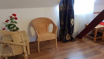 Family Duplex | Iron/ironing board, free WiFi, bed sheets